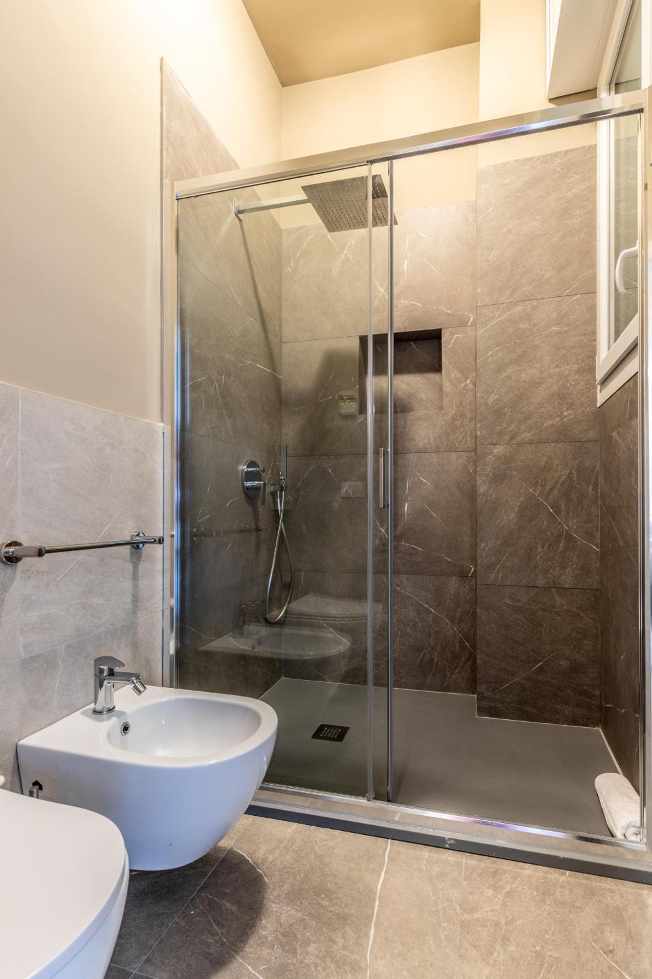 Stayeasy Quadronno33 - 3 Bedrooms, 2 Baths - Duomo Walking Distance Milano Dış mekan fotoğraf