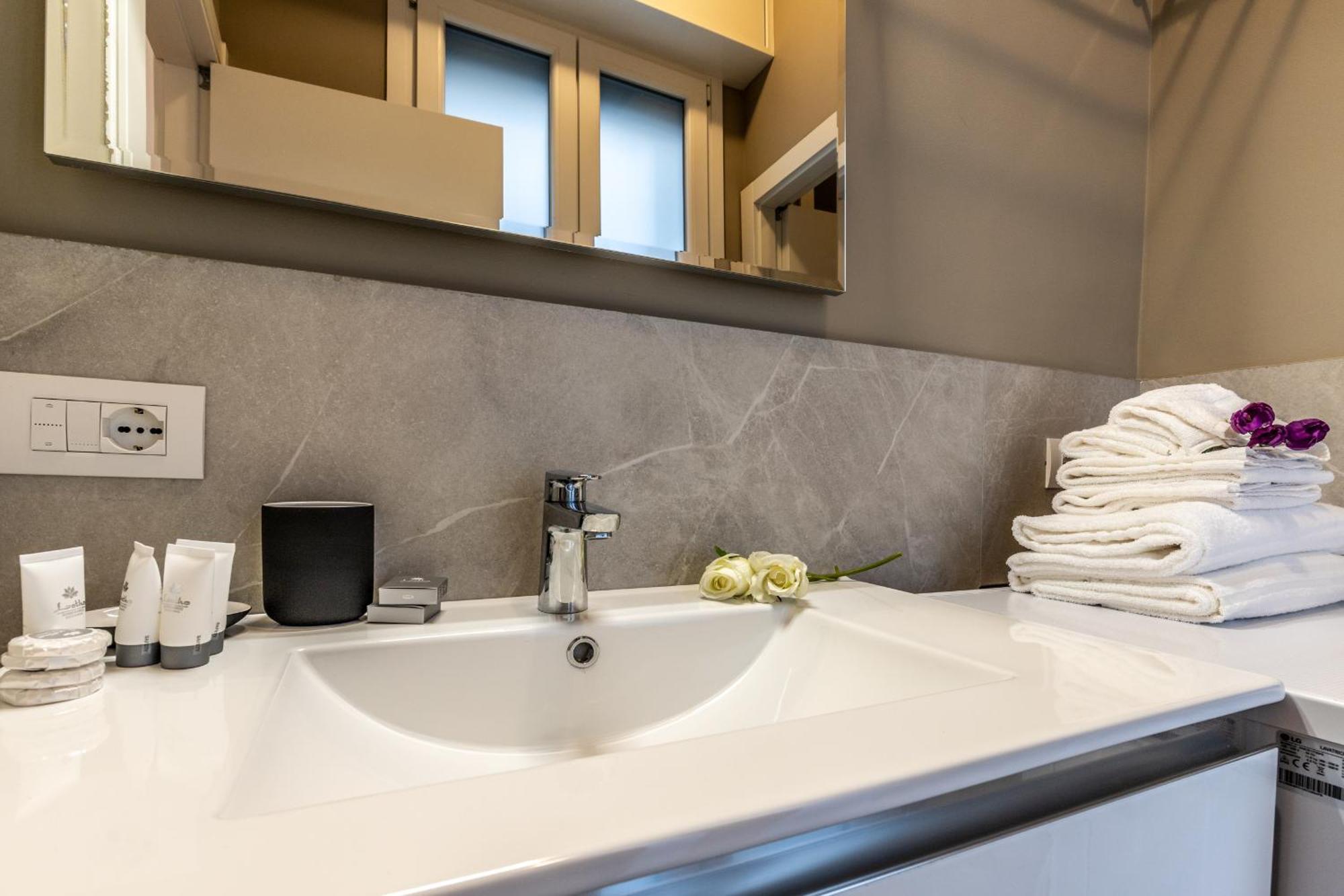 Stayeasy Quadronno33 - 3 Bedrooms, 2 Baths - Duomo Walking Distance Milano Dış mekan fotoğraf